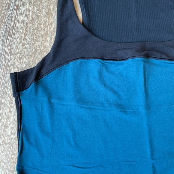 Lululemon Razorback Tank Top Size 8 - Picture 3 of 12